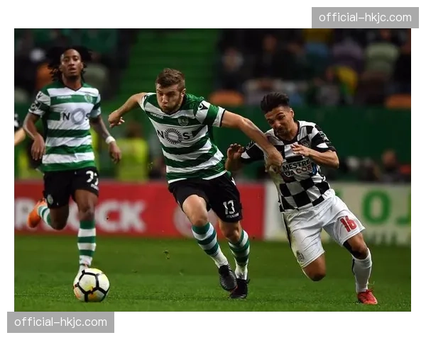 看台冲突：马赛与里昂球迷在赛场外发生小规模摩擦