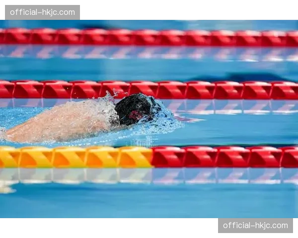 镜头之外：跟随跟队记者记录中国游泳队的世锦赛24小时