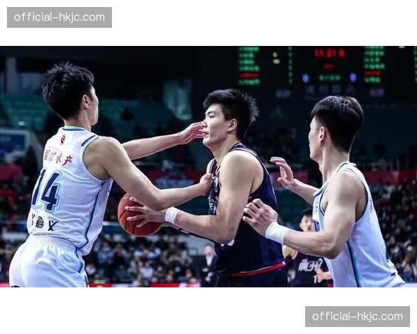 通讯：青岛队杨瀚森与广州队焦泊乔的内线新星对决